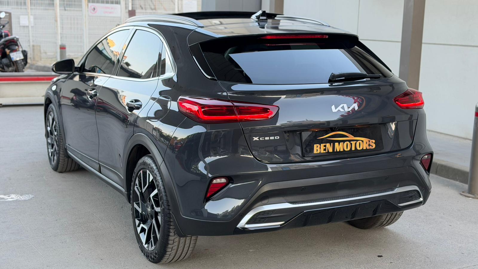 Kia XCeed arka görünüm küçük fotoğraf